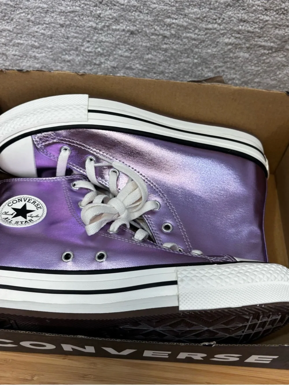 CONVERSE Chuck Taylor All Star Hi Top Metallic Purple Big Kids Sz 6 Woman’s 8 - Picture 2 of 7